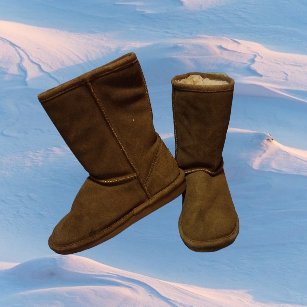 Bearpaw Women's Elle Short Wide Boot